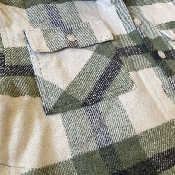 NWT Cropped Plaid Shacket - Picture 2 of 2